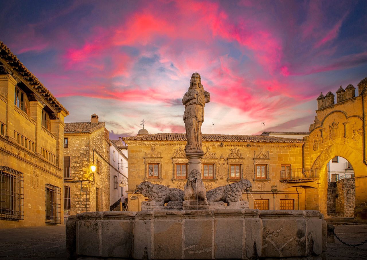 Baeza-Jaen-Spain-Plaza-del-Pópulo-Himilice