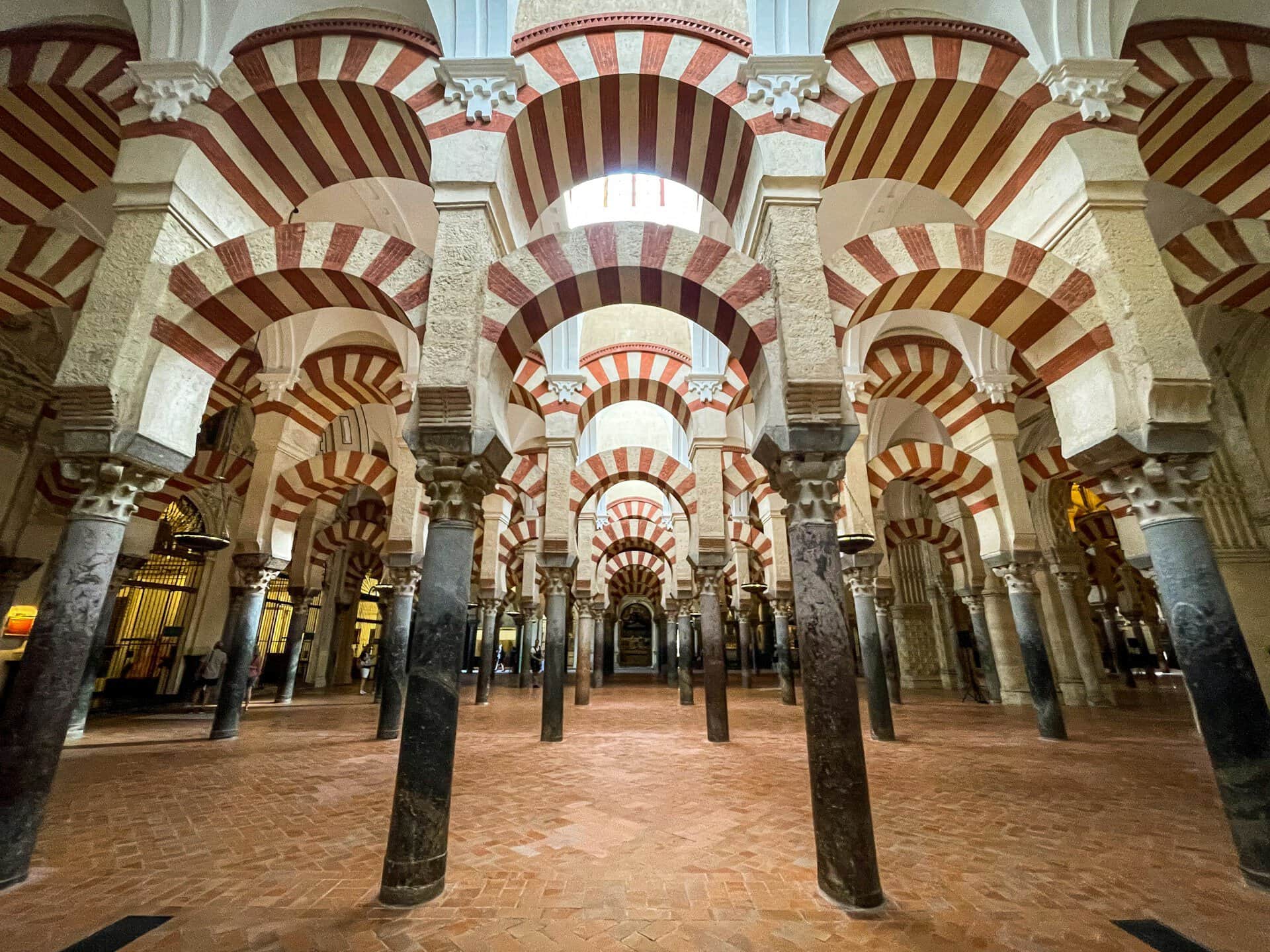 Cordoba-Spain-Mesquita-Catedral-many-arches