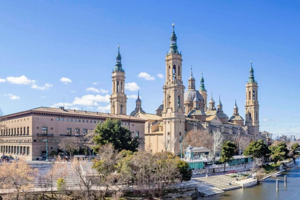 Zaragosa-Spain-Basílica-del-Pilar-day-time