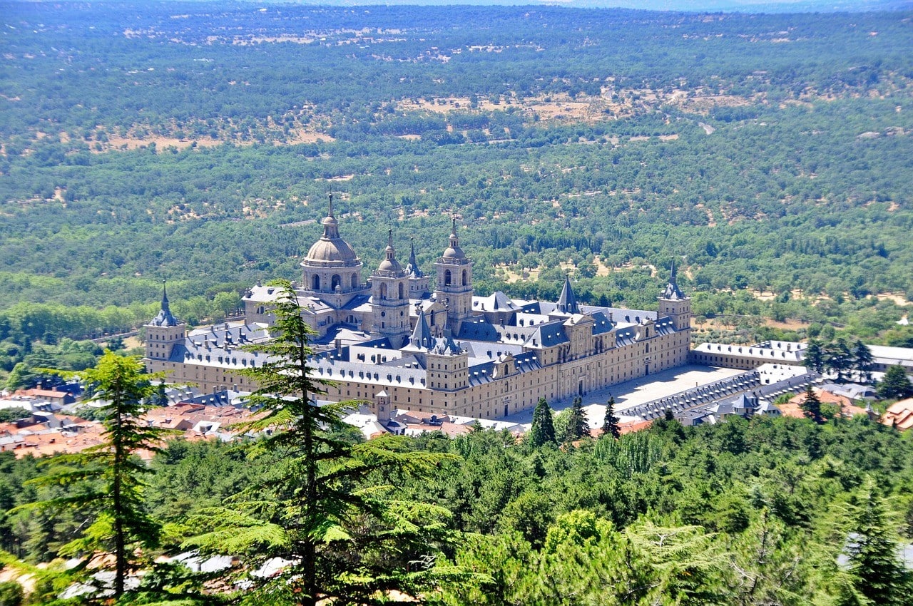 El-Escorial-Spain-Palace-from-the-distance