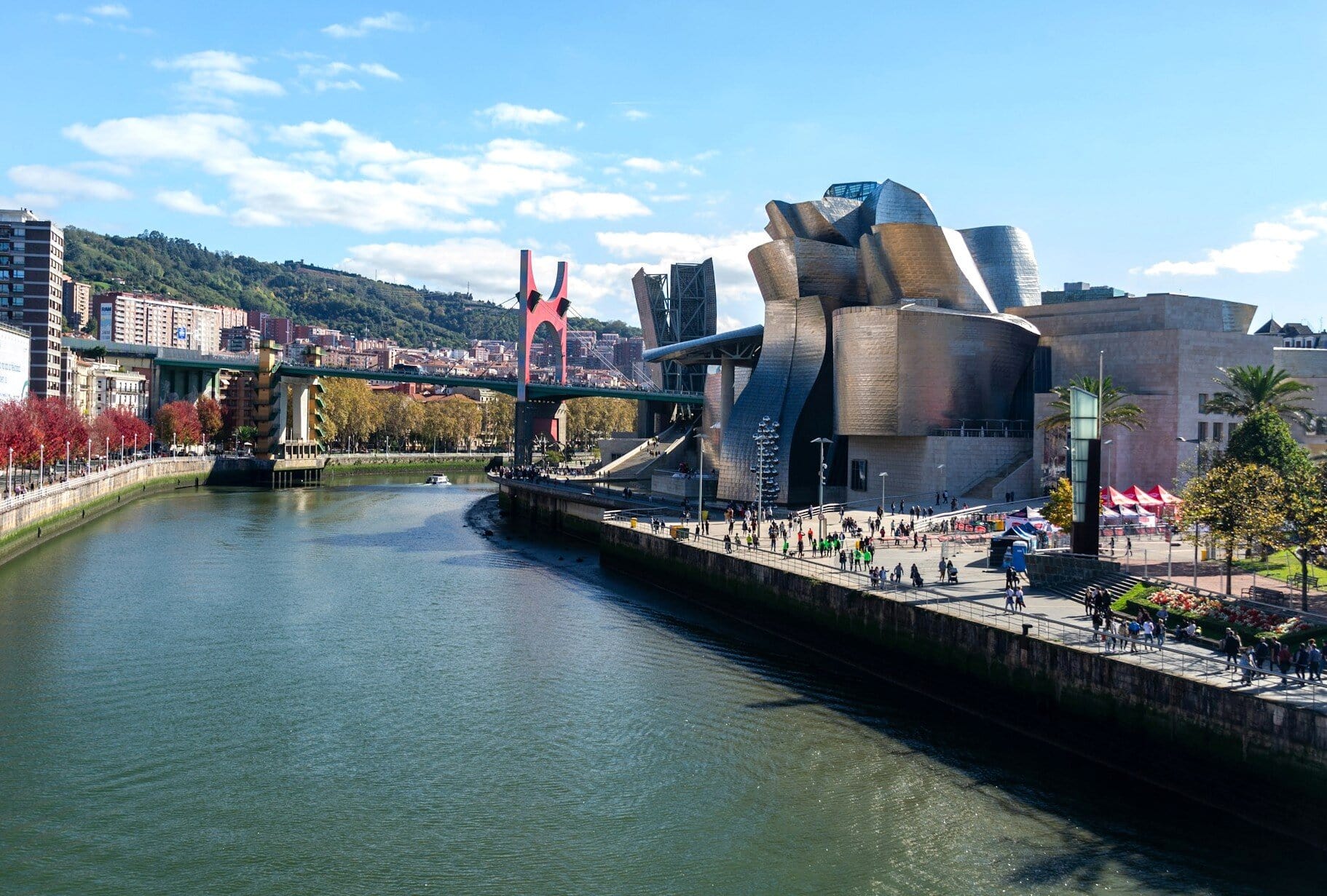 Bilbao-Spain-Museo-Guggenheim-and-River-PEOPLE