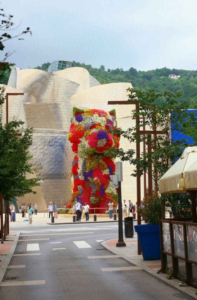 Bilbao-Spain-Museo-Guggenheim-and-PUPPY-COLORFUL