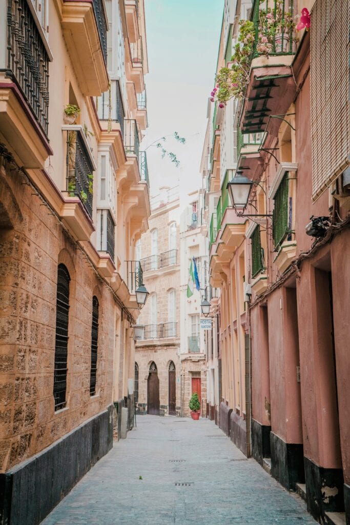 Cadiz-Spain-Streets-old-city