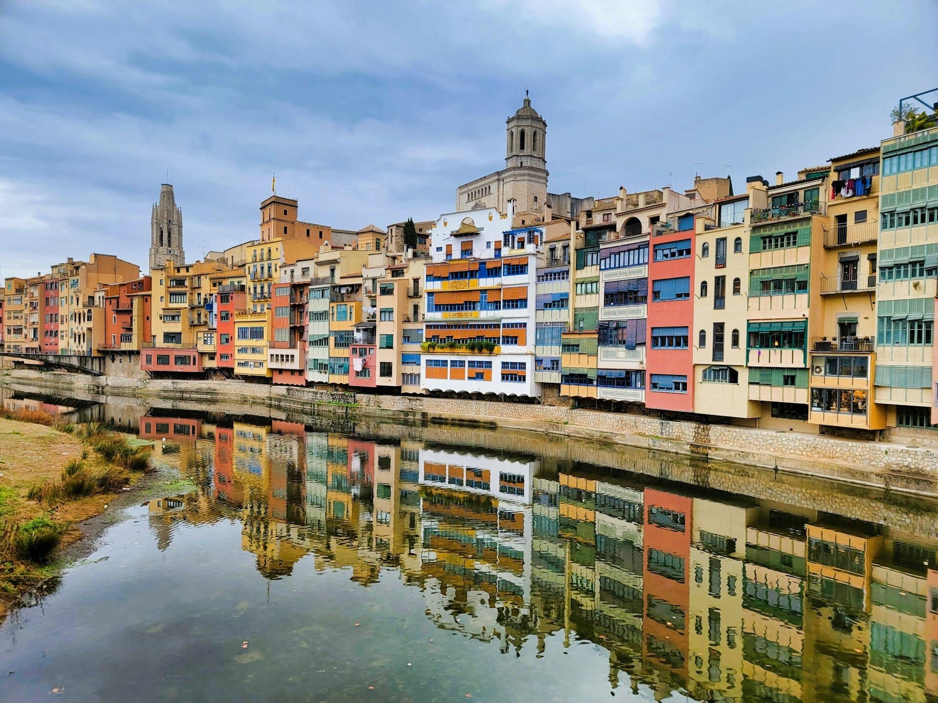 Girona_Spain_river_CHURCH