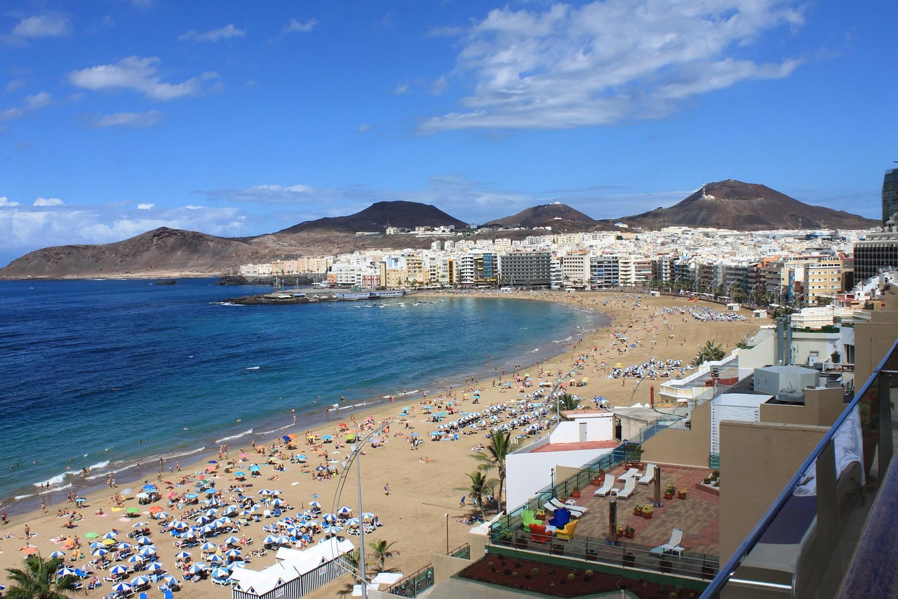 Las-Palmas-de-Gran-Canaria-Playa-de-Las-Canteras