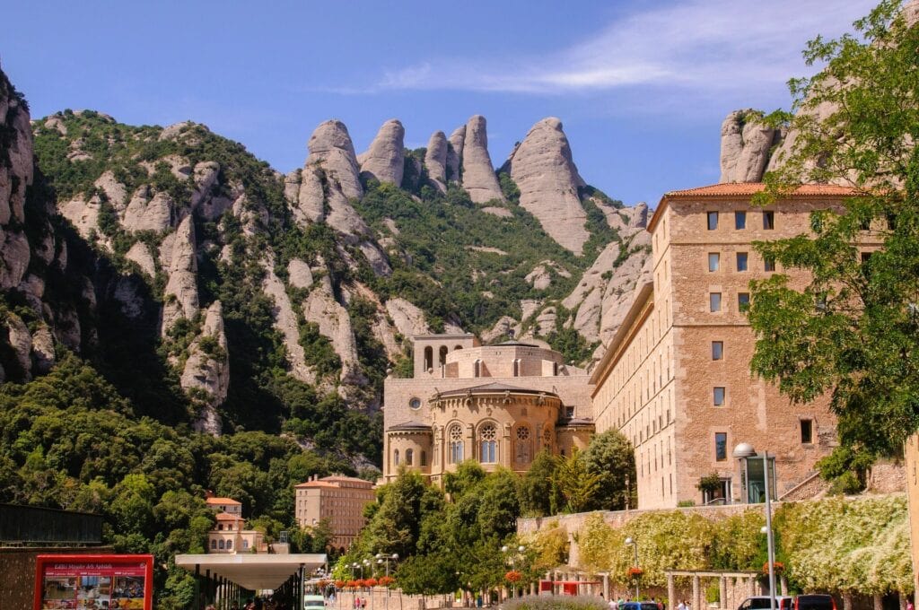 Montserat-Spain-mountain-and-monestary