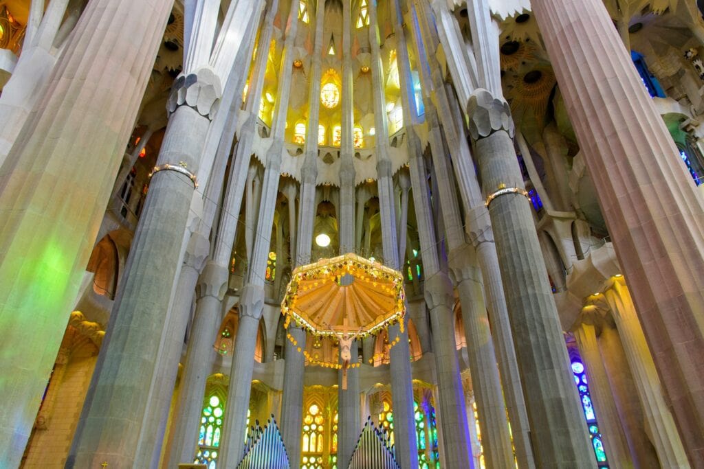 Barcelona-Spain-SAGRADA-FAMILIA-COLORFUL-INTIRIOR