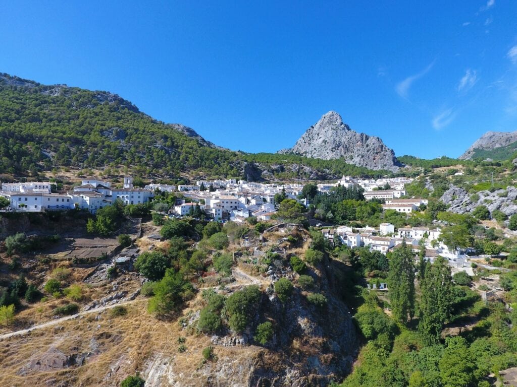 Cadiz-Spain-pueblos-blancos-Zahara-de-la-Sierra